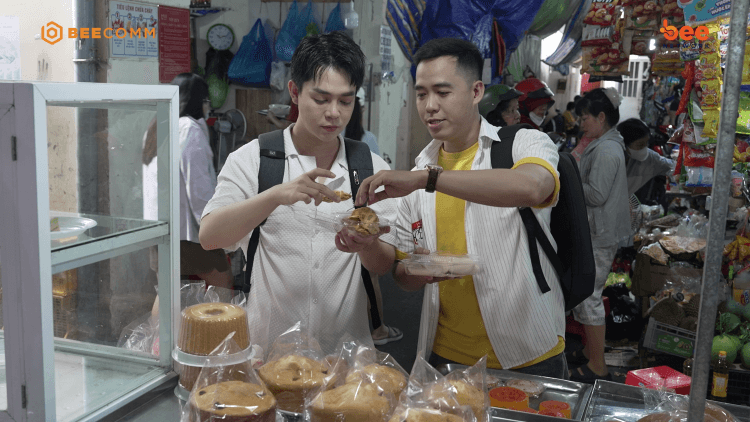 Tuấn Kiệt dẫn Bỏng Ngô Mario thưởng thức sữa ngũ vị tại chợ Thiếc - 2