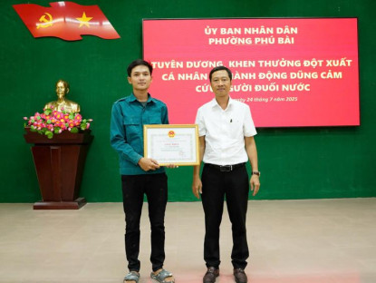  - Khen thưởng nam thanh niên dũng cảm cứu người đuối nước
