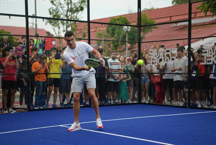 Ronaldo thư giãn với bạn gái Georgina trong bồn tắm, được khen chơi "tennis lồng" giỏi - 6