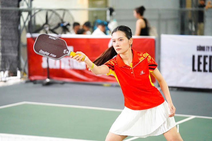 Chuyện nóng làng pickleball, nam nữ ôm nhau ăn mừng: Hot girl lên tiếng về chuyện nhạy cảm - 4