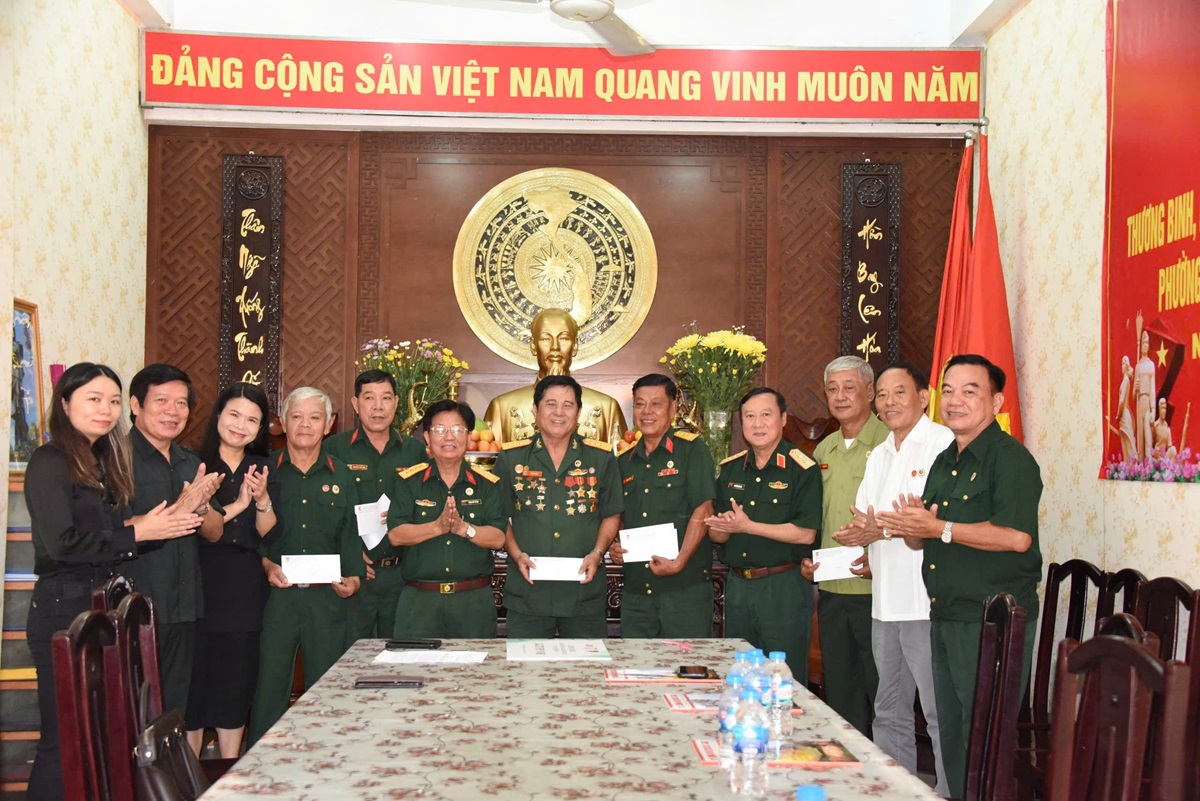 Hơn 1 tỷ đồng đến tay thương, bệnh binh TP.HCM - 5