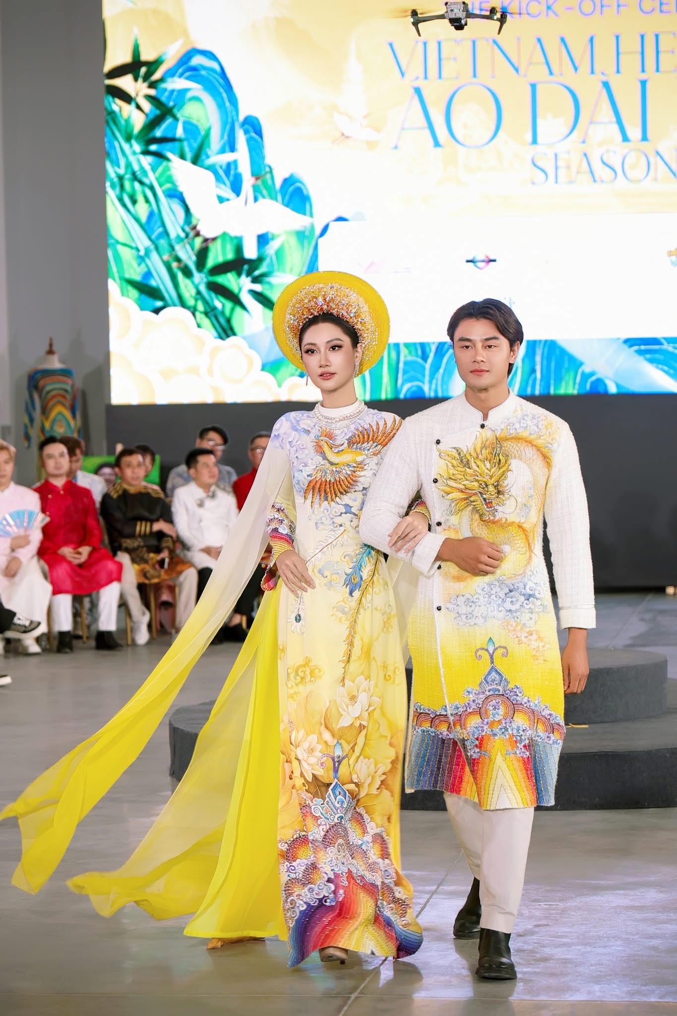 Hoa hậu Phương Linh, Hà Tâm Như đọ sắc trên sàn diễn Vietnam Heritage Áo Dài Fest - 3