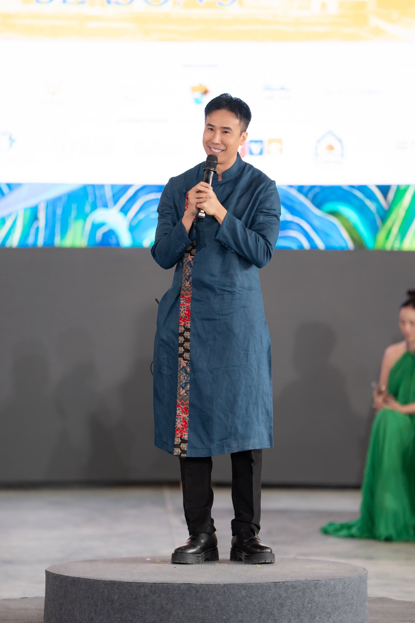 Hoa hậu Phương Linh, Hà Tâm Như đọ sắc trên sàn diễn Vietnam Heritage Áo Dài Fest - 1