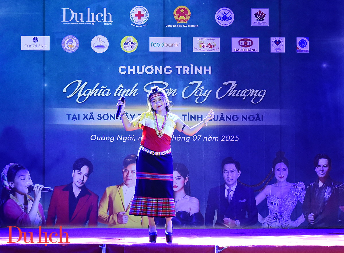 tap chi du lich tp.hcm trao tang qua cho nguoi ngheo quang ngai - 20