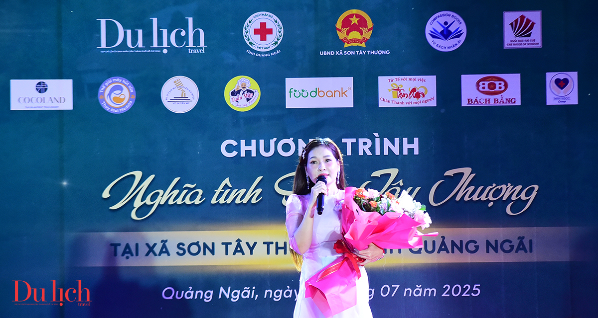 tap chi du lich tp.hcm trao tang qua cho nguoi ngheo quang ngai - 19