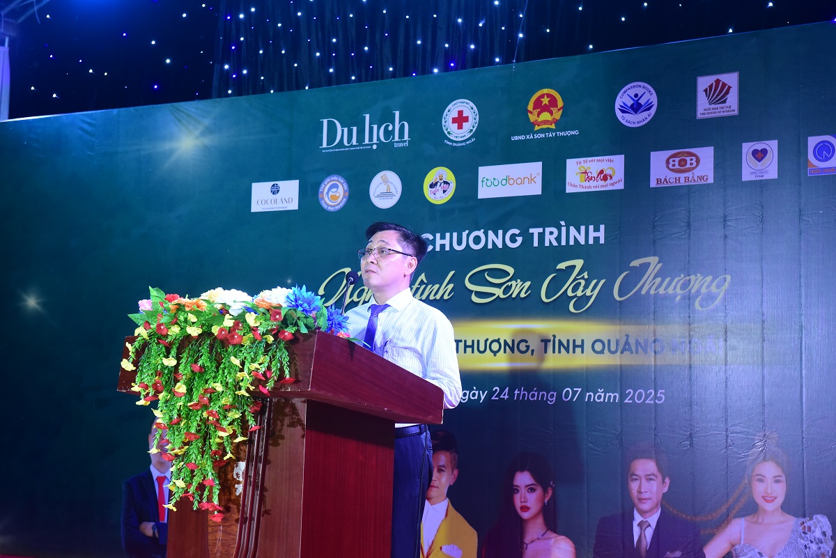 tap chi du lich tp.hcm trao tang qua cho nguoi ngheo quang ngai - 9