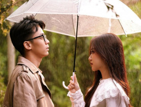  - Thoại Nghi lột xác ngoạn mục trong MV “Điều Đau Lòng Nhất” giữa tour diễn châu Âu