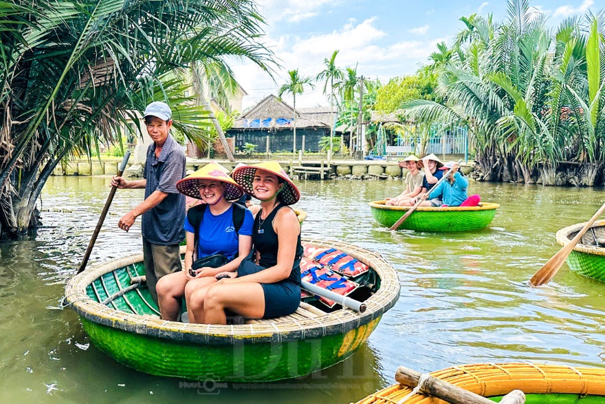 TP.HCM hợp tác Intrepid Việt Nam thúc đẩy phát triển du lịch bền vững - 2