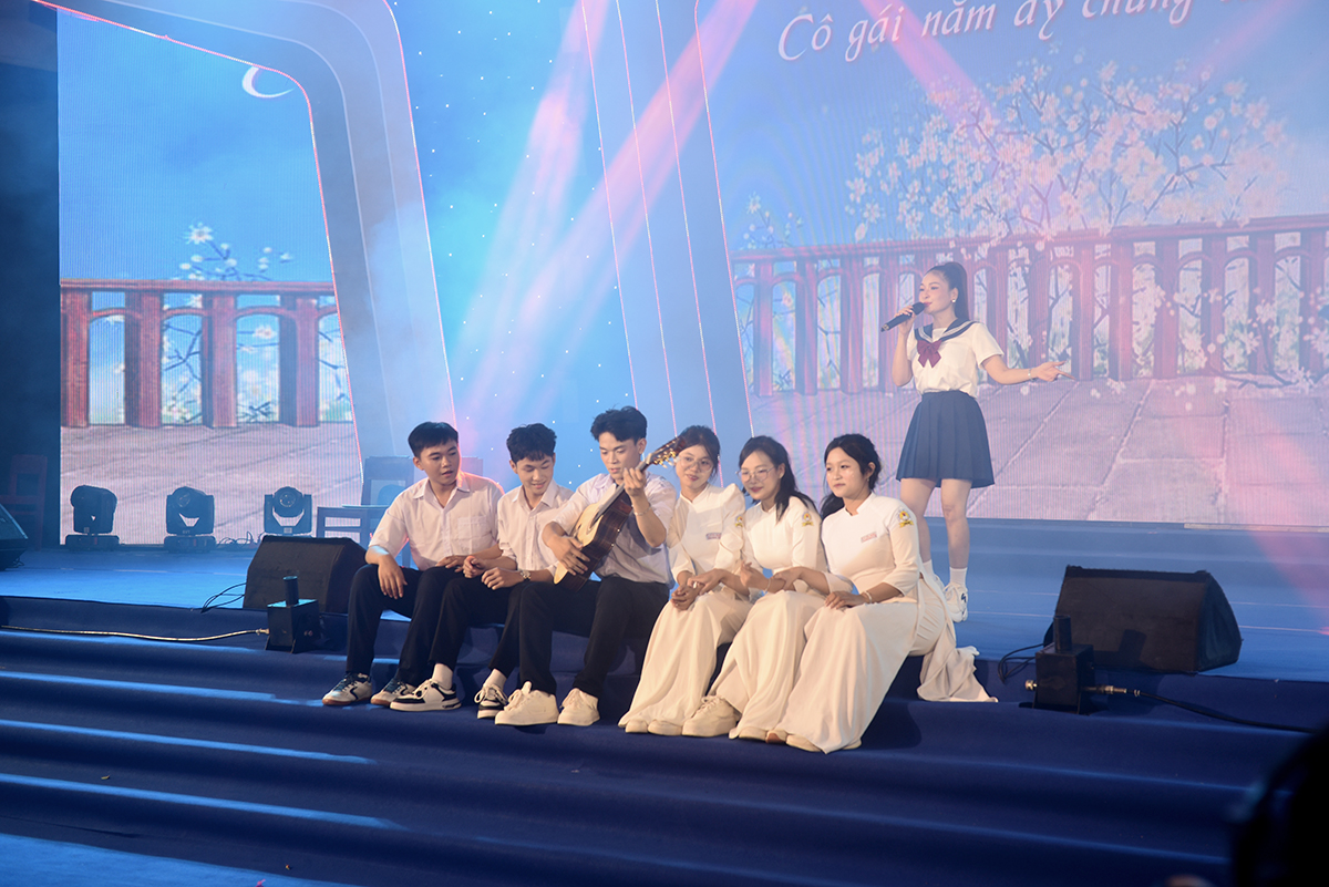 dem nhac 'thanh am thoi gian': ky niem 50 nam thanh lap truong thpt so 1 tu nghia - 2