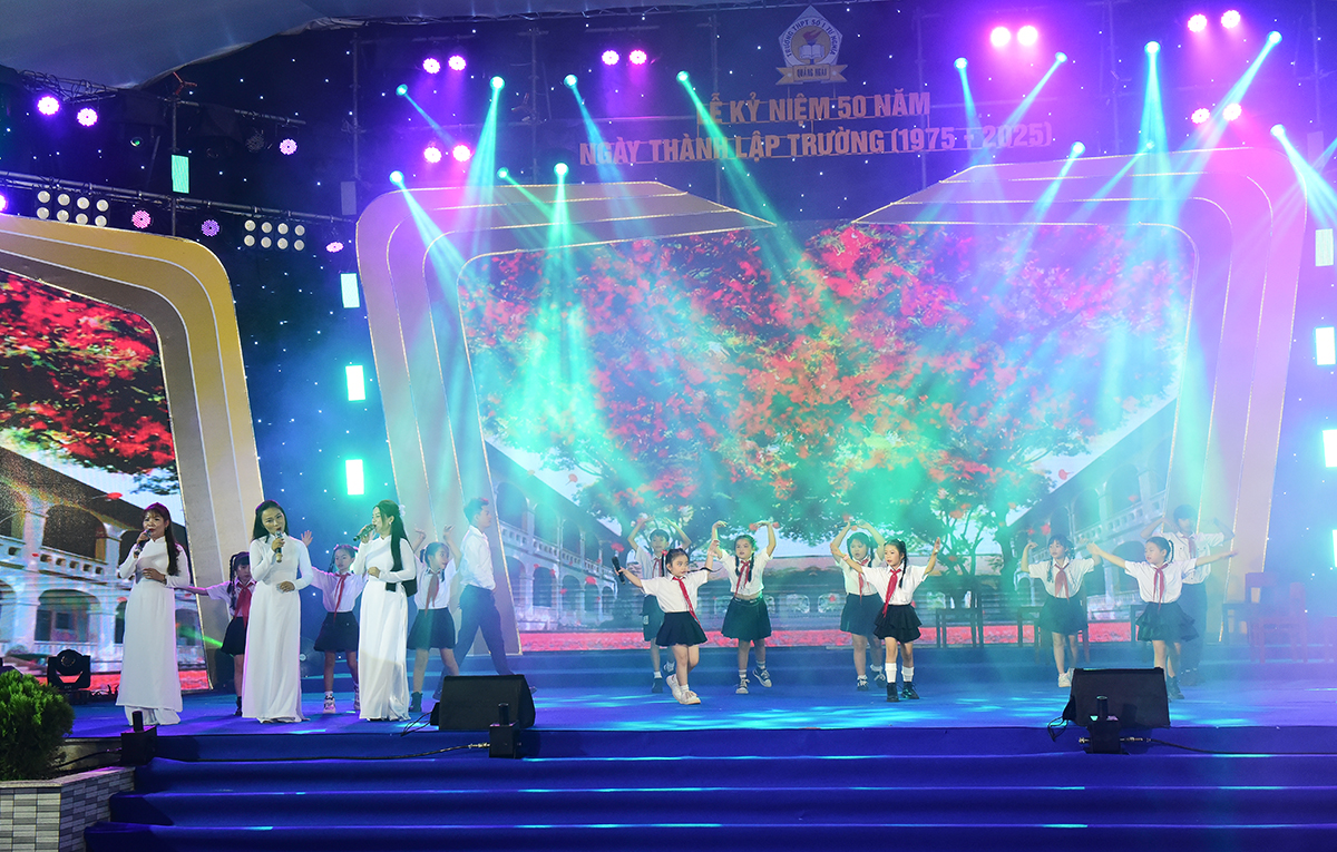 dem nhac 'thanh am thoi gian': ky niem 50 nam thanh lap truong thpt so 1 tu nghia - 3