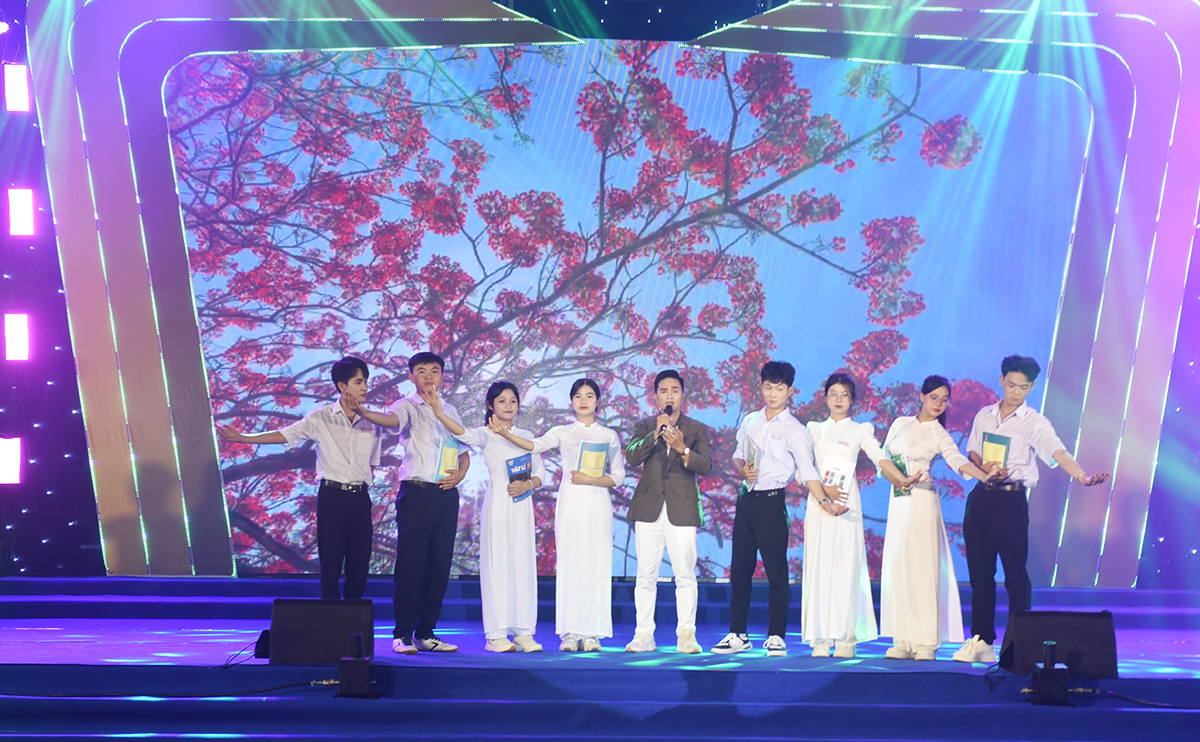 dem nhac 'thanh am thoi gian': ky niem 50 nam thanh lap truong thpt so 1 tu nghia - 11