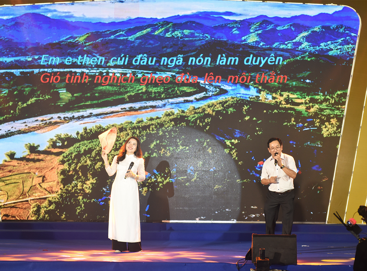 dem nhac 'thanh am thoi gian': ky niem 50 nam thanh lap truong thpt so 1 tu nghia - 21