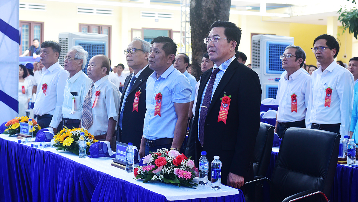 ky niem 50 nam thanh lap truong thpt so 1 tu nghia: vun dap tri thuc - vung buoc tuong lai - 5