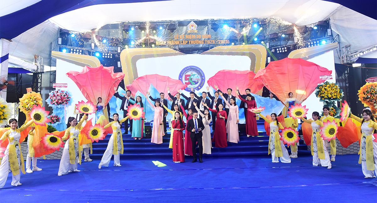 ky niem 50 nam thanh lap truong thpt so 1 tu nghia: vun dap tri thuc - vung buoc tuong lai - 1