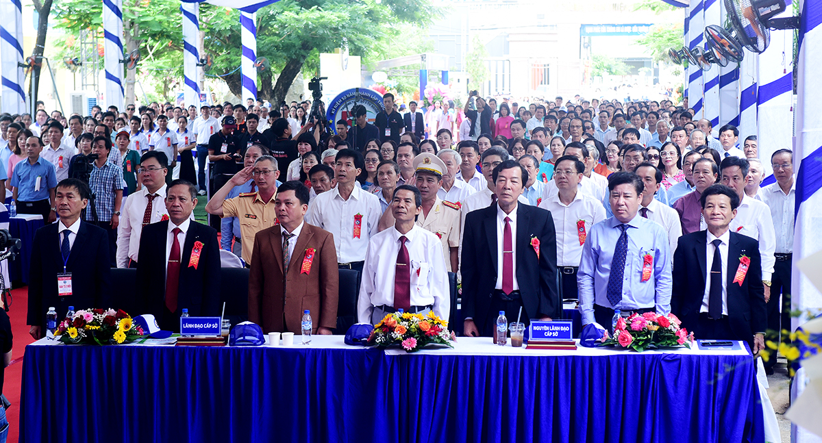ky niem 50 nam thanh lap truong thpt so 1 tu nghia: vun dap tri thuc - vung buoc tuong lai - 6