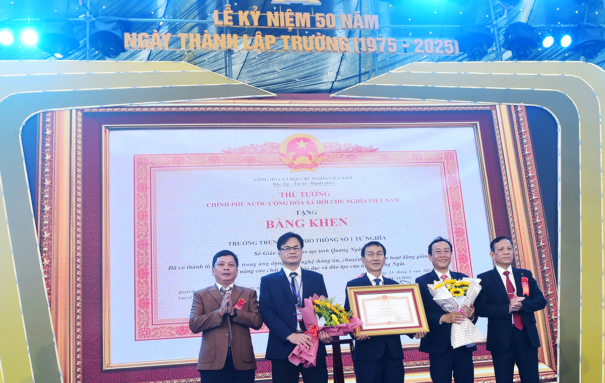 ky niem 50 nam thanh lap truong thpt so 1 tu nghia: vun dap tri thuc - vung buoc tuong lai - 8
