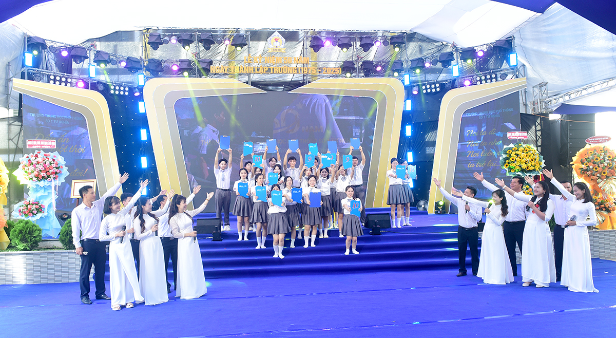 ky niem 50 nam thanh lap truong thpt so 1 tu nghia: vun dap tri thuc - vung buoc tuong lai - 11