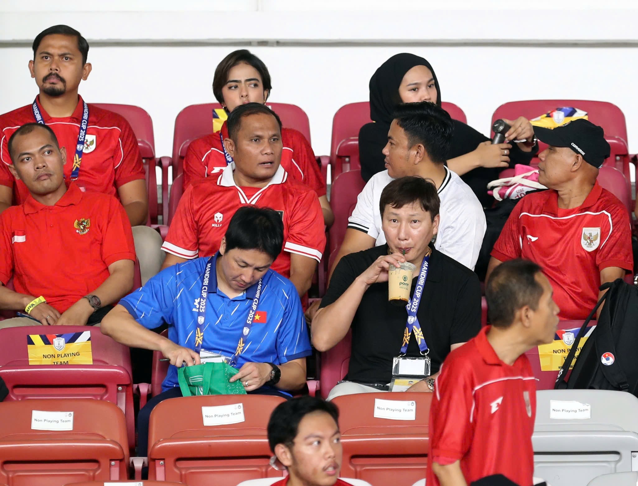 HLV Kim Sang Sik bỏ về khi U23 Indonesia gỡ hòa trước U23 Thái Lan - 4