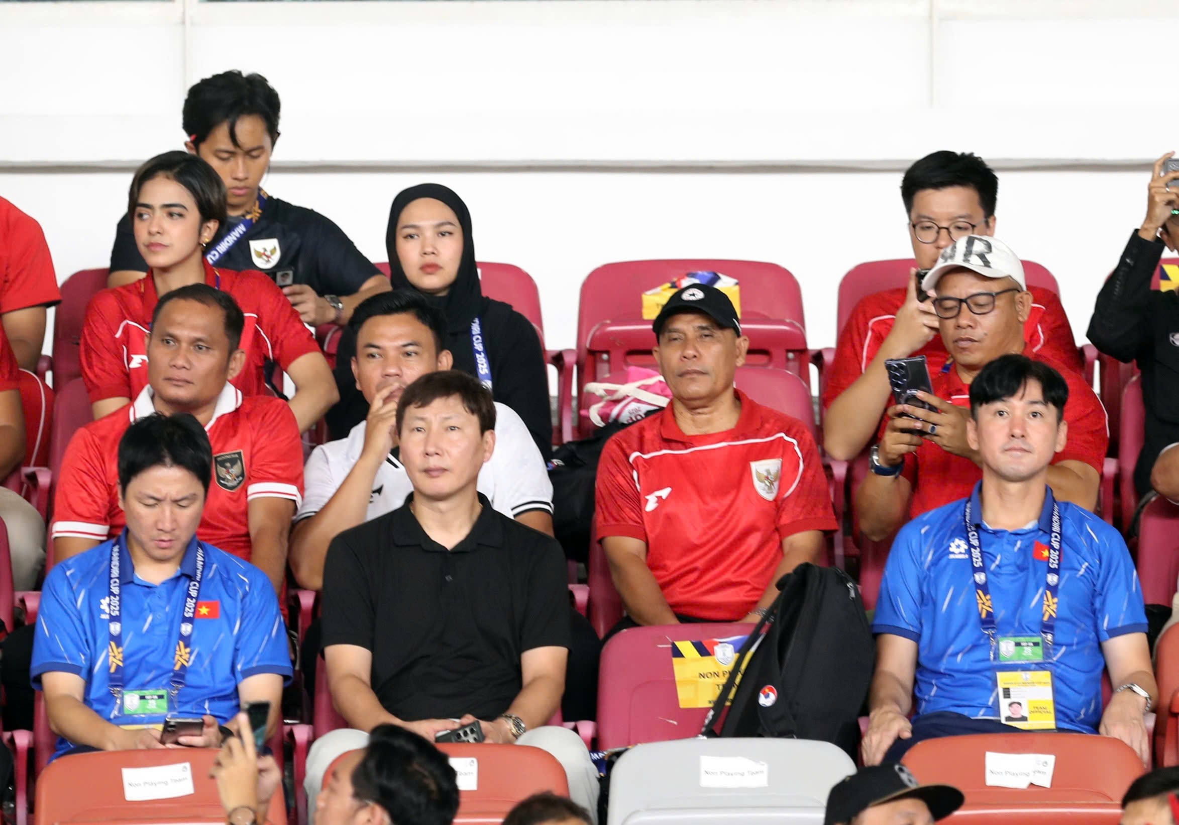 HLV Kim Sang Sik bỏ về khi U23 Indonesia gỡ hòa trước U23 Thái Lan - 3