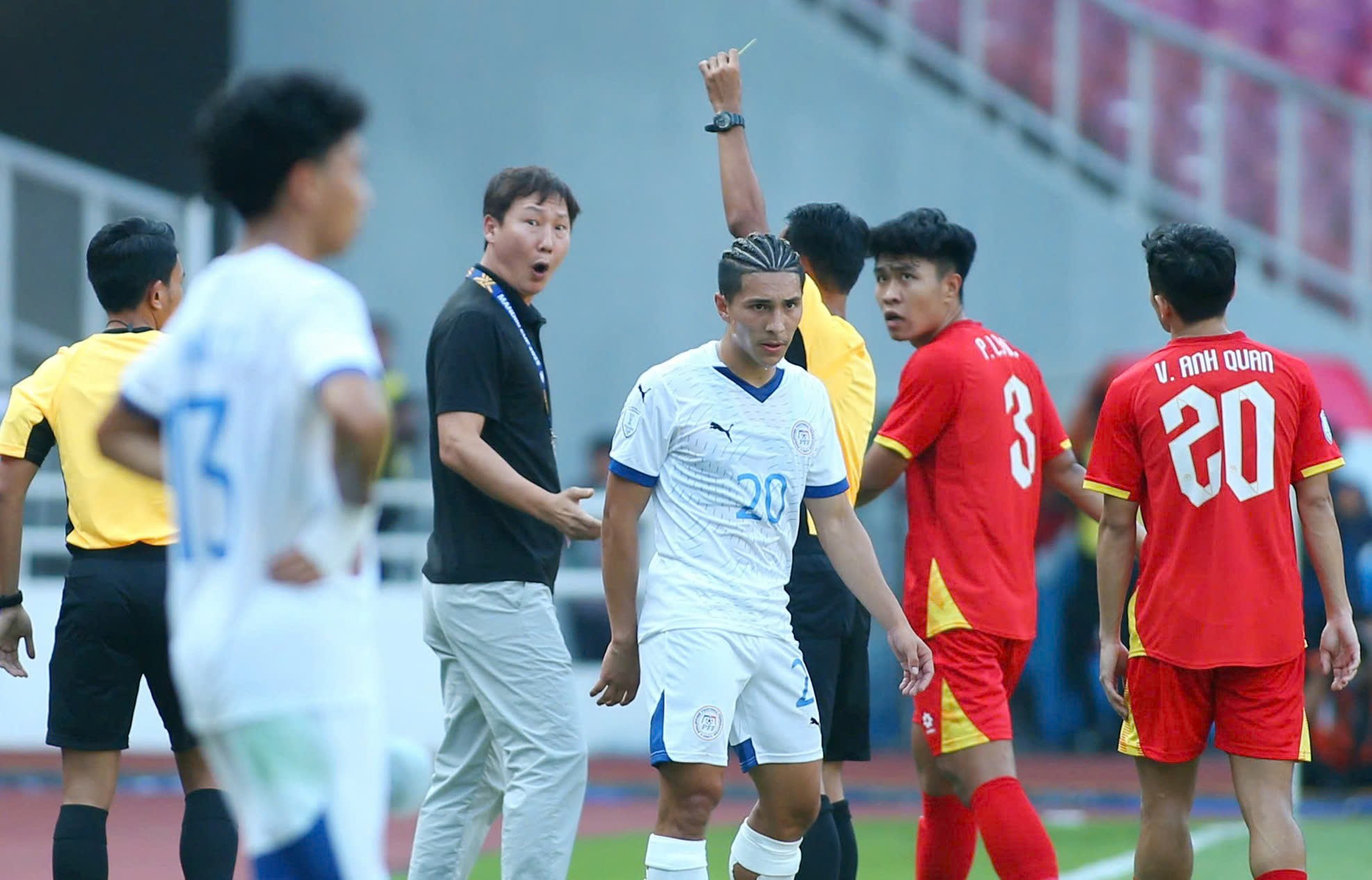 HLV Kim Sang Sik bỏ về khi U23 Indonesia gỡ hòa trước U23 Thái Lan - 7