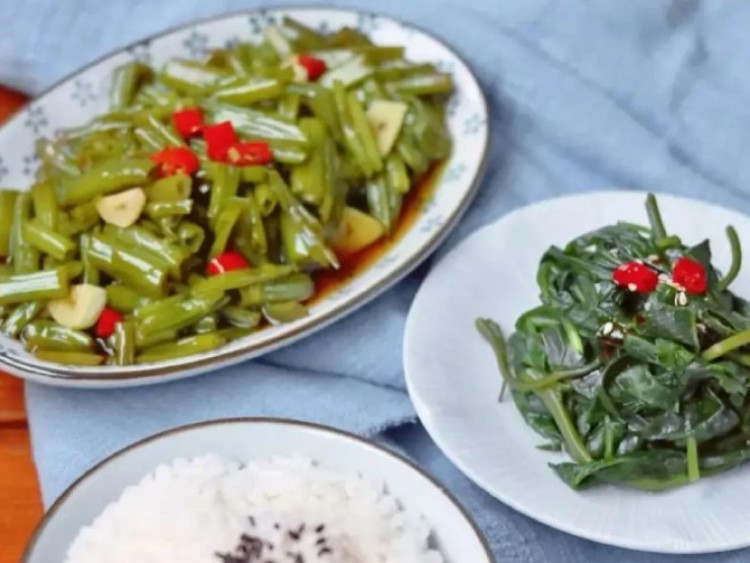1 mớ rau muống làm thành 2 món, bí quyết tiết kiệm mà vẫn ngon hết sẩy