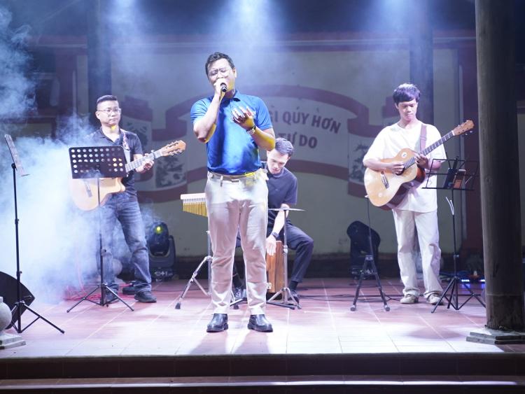 Lắng đọng trong đêm nhạc cộng đồng ‘Linh thiêng Việt Nam’