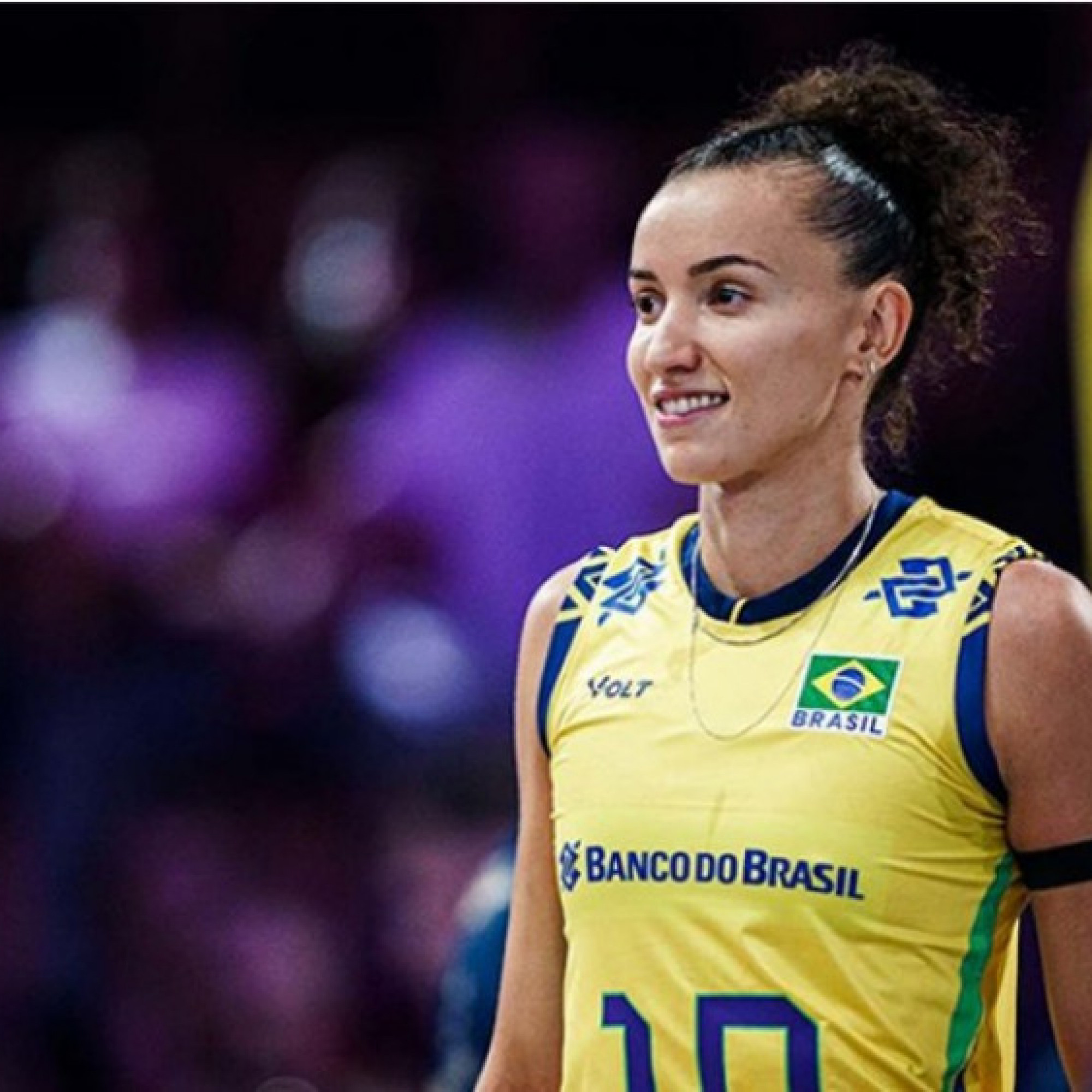  - Người đẹp bóng chuyền Brazil bật cao 3m17, chặn đứng cú sốc của tuyển Nhật Bản