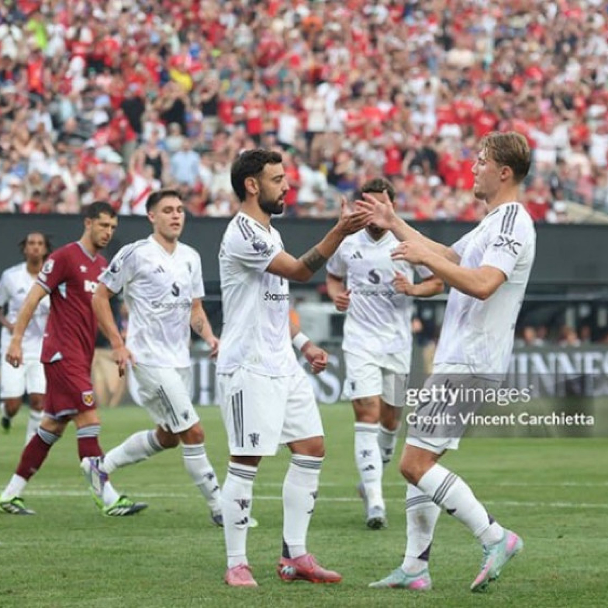  - Fernandes lập siêu phẩm vào lưới West Ham, lu mờ "bom tấn" Cunha - Hojlund