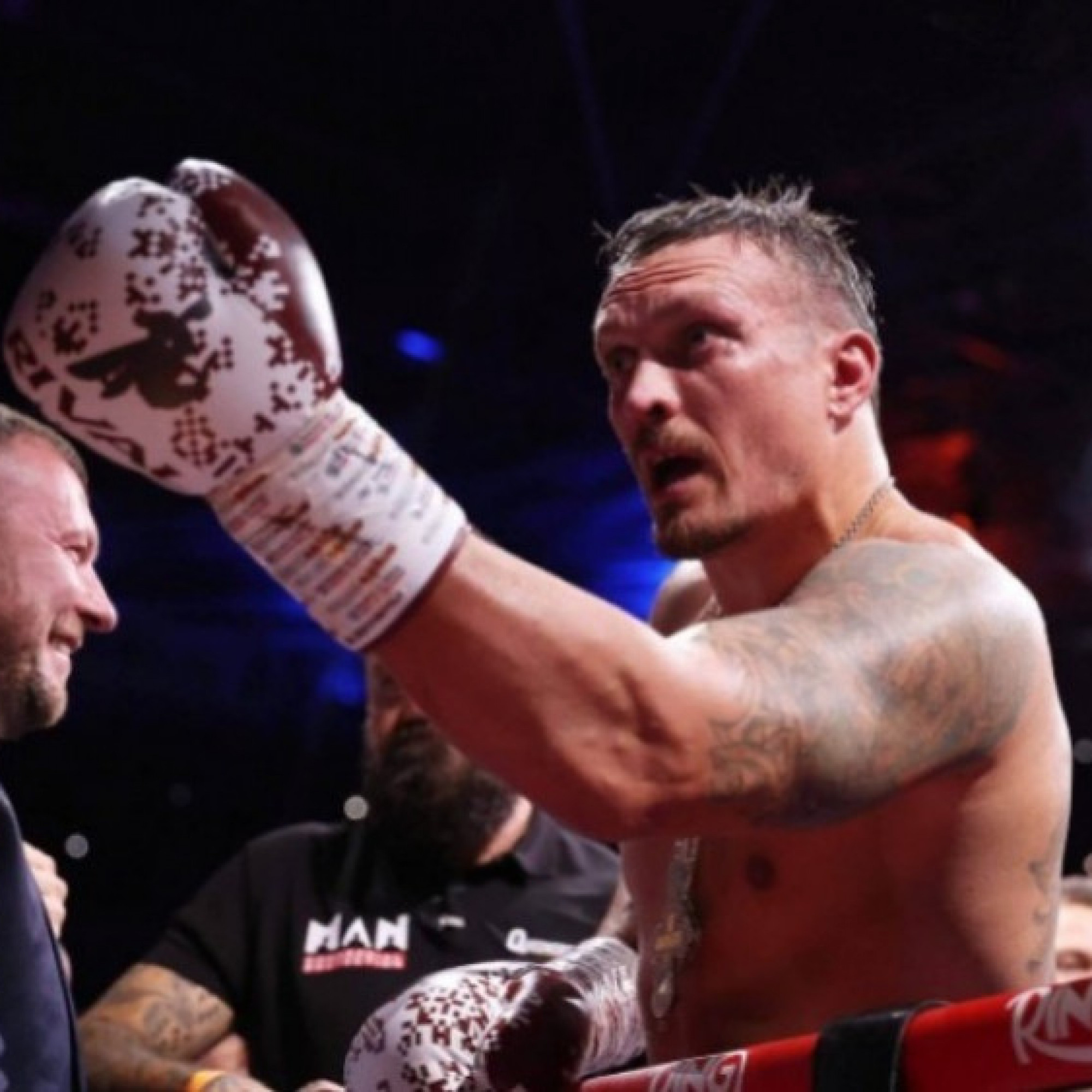  - Usyk vĩ đại bậc nhất lịch sử boxing, thắng nhưng "không thể hưởng niềm vui"