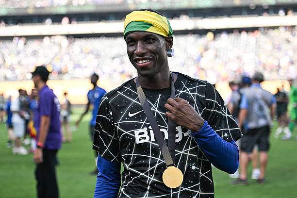 Hiệu ứng vụ Isak chọn Liverpool: MU chuyển sang “sao xịt” PSG, Newcastle săn Jackson - 2