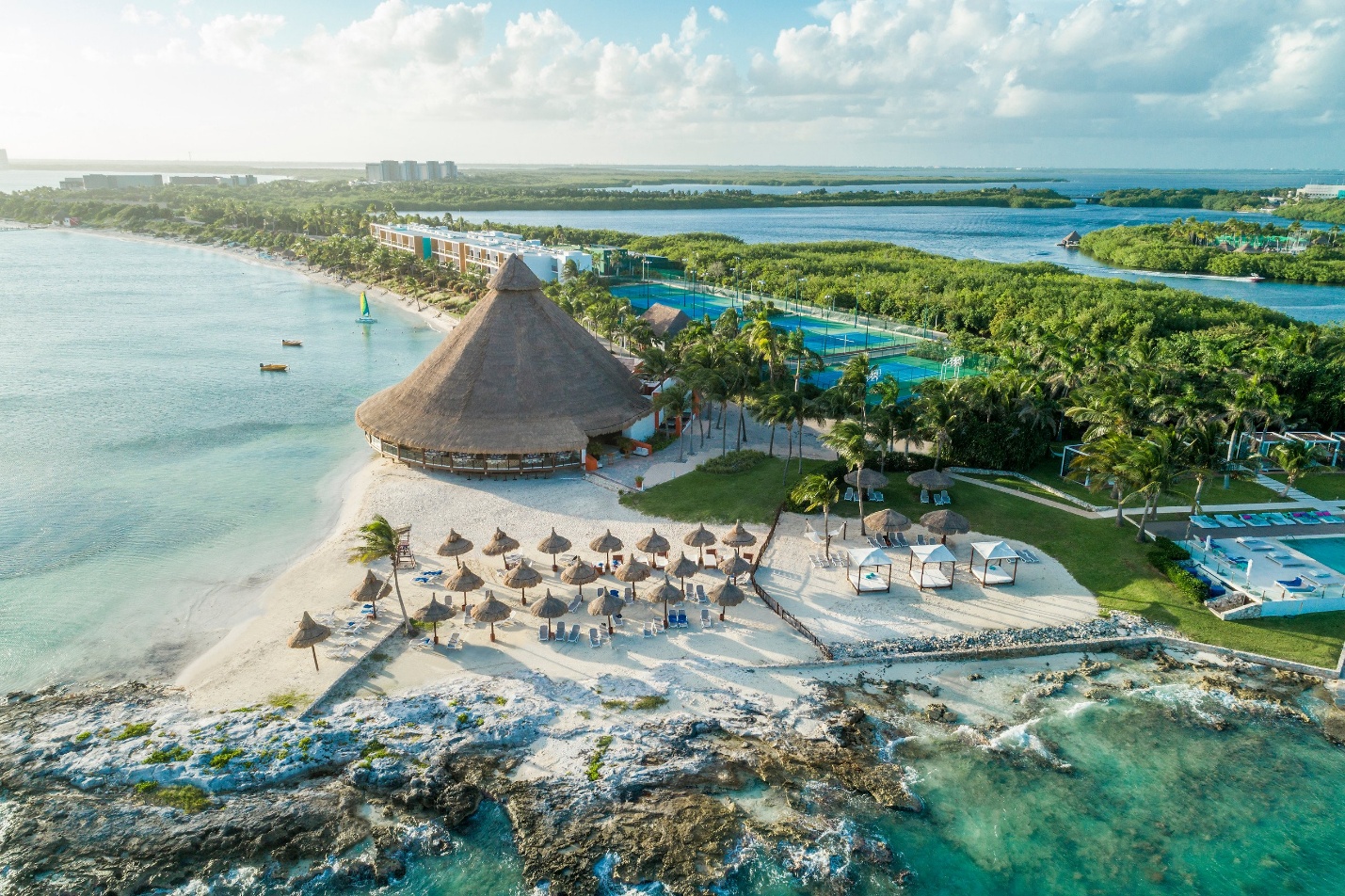 Club Med bổ nhiệm ông Stéphane Maquaire làm Chủ tịch kiêm Tổng Giám đốc Điều hành. - 2