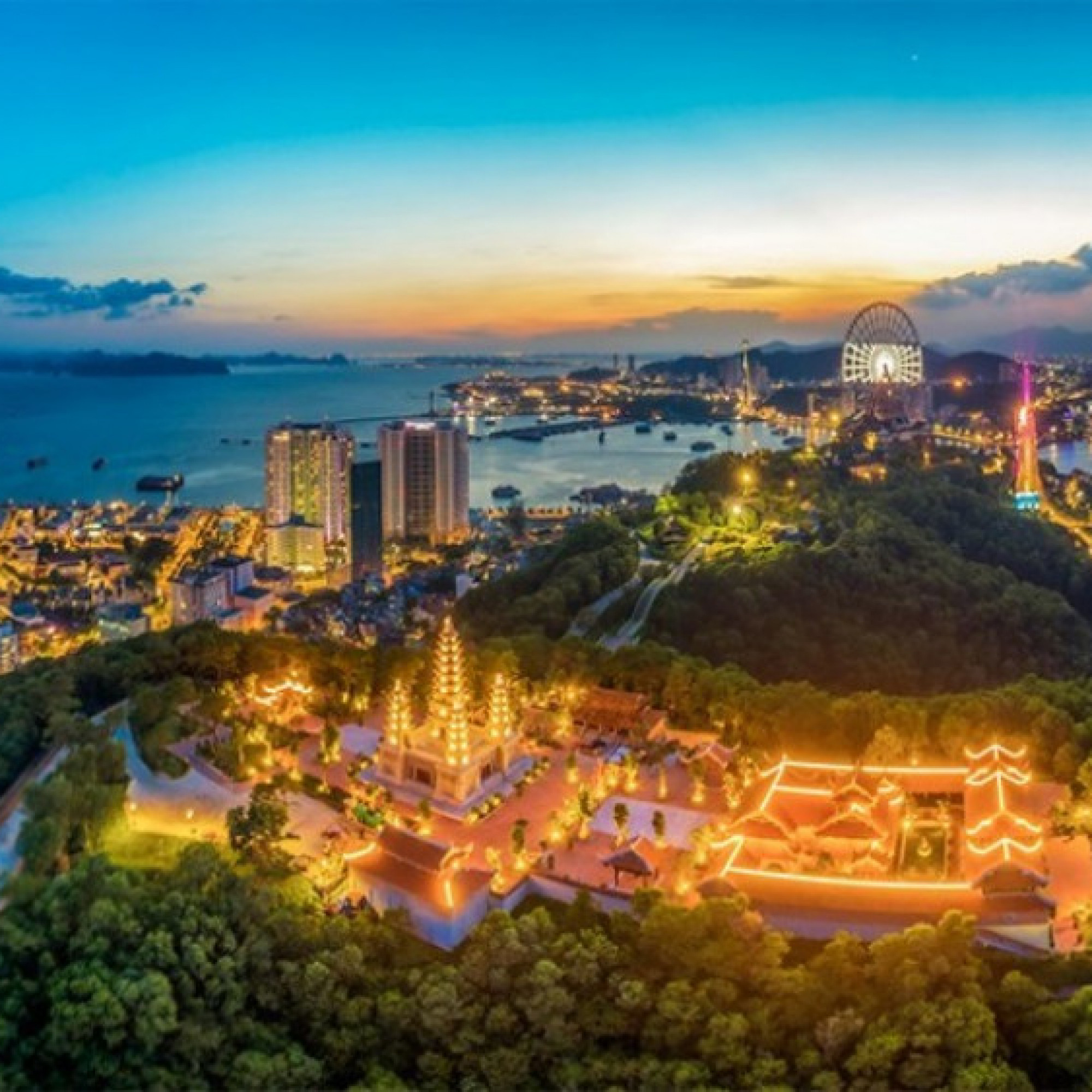 Giải trí - 4 tọa độ ngắm Vịnh Hạ Long “tuyệt đối điện ảnh” chưa ai nói cho bạn biết