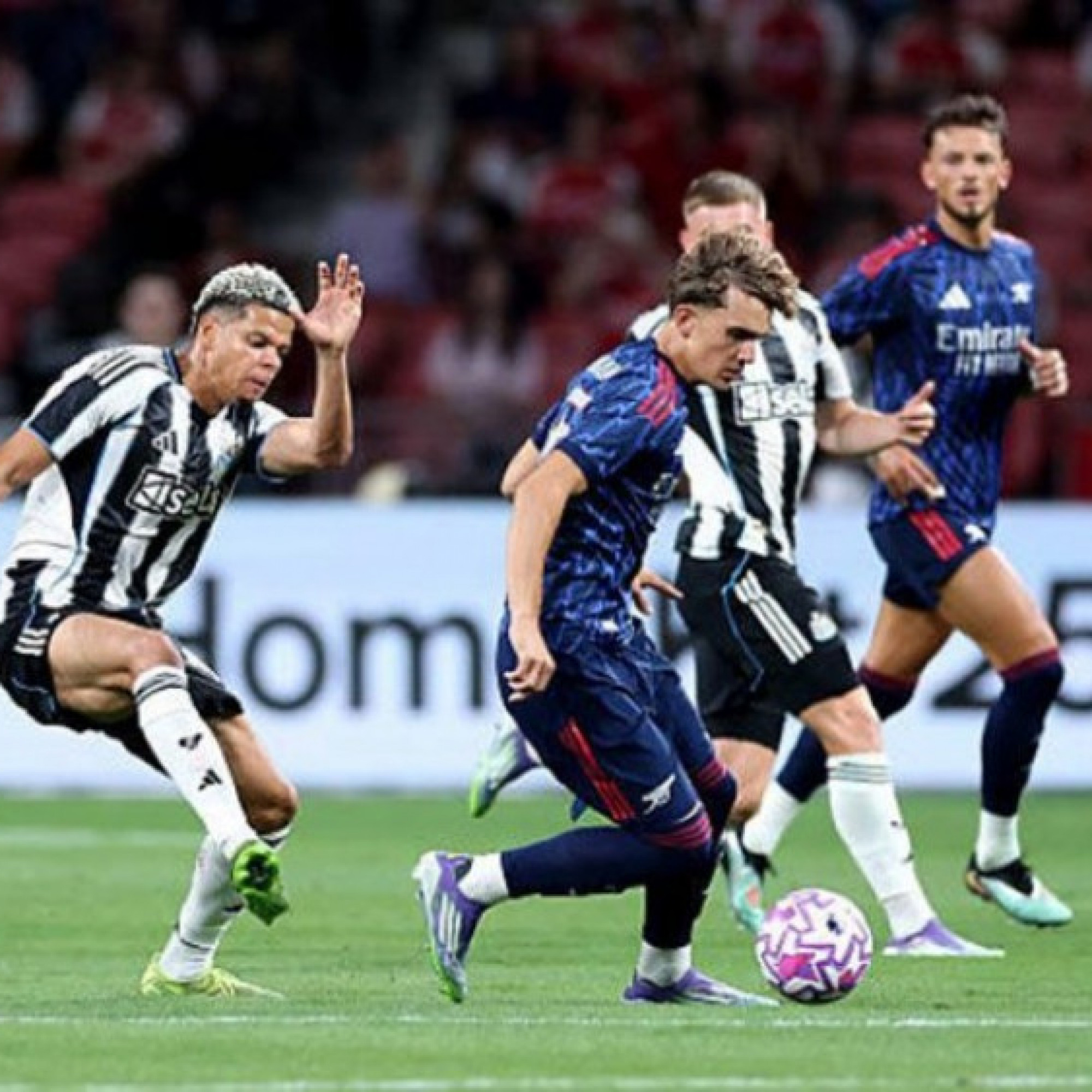  - Cậu bé 15 tuổi của Arsenal nhảy múa như Yamal, làm khổ dàn sao Newcastle