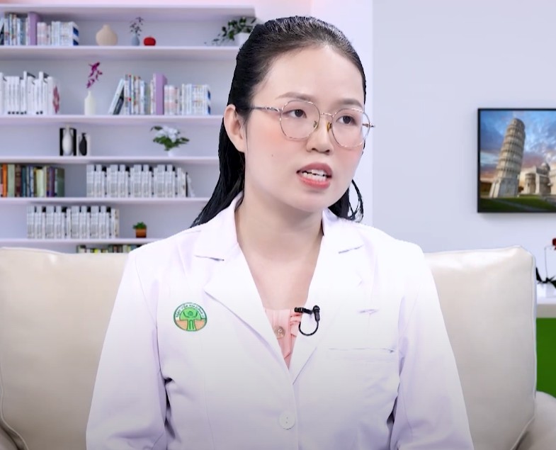 Bác sĩ gia đình: Người cao tuổi dễ gãy xương dù va chạm nhẹ, nguyên nhân từ đâu? - 4