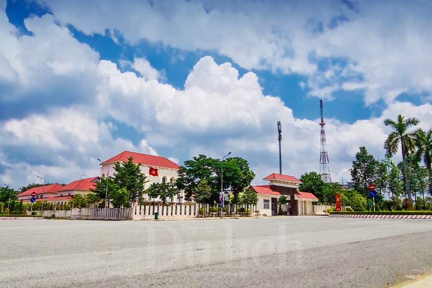 TP.HCM có trụ sở UBND xã nằm thơ mộng bên hồ Đá Bàn tuyệt đẹp - 12