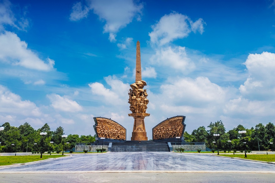 TP.HCM có trụ sở UBND xã nằm thơ mộng bên hồ Đá Bàn tuyệt đẹp - 3