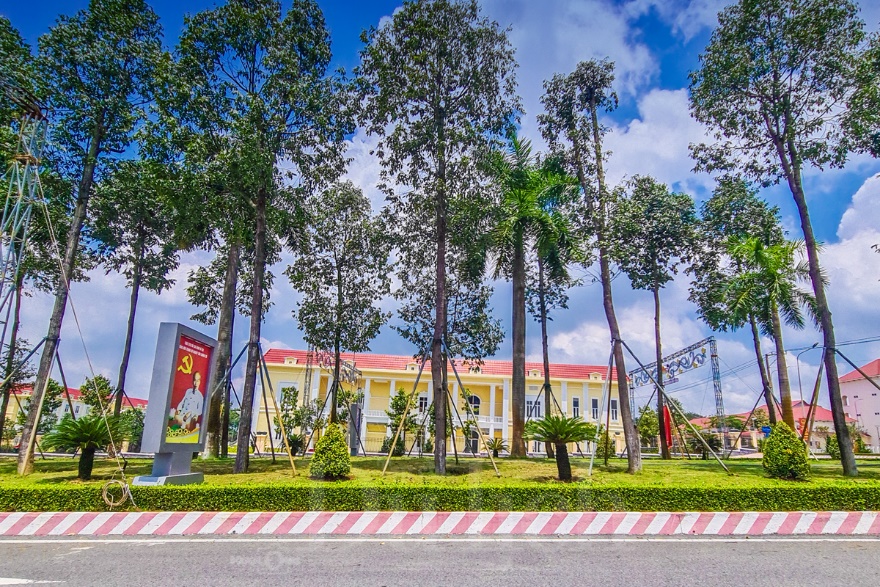 TP.HCM có trụ sở UBND xã nằm thơ mộng bên hồ Đá Bàn tuyệt đẹp - 11