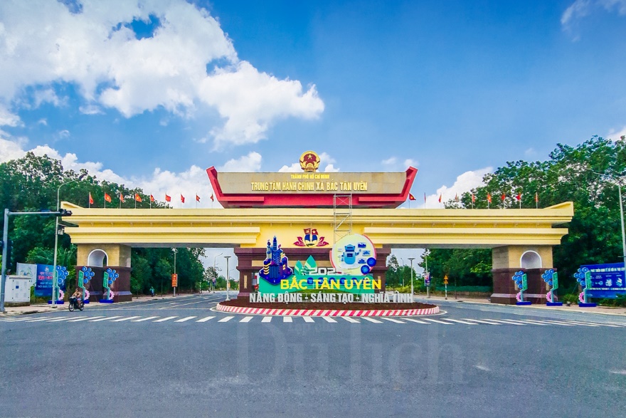 TP.HCM có trụ sở UBND xã nằm thơ mộng bên hồ Đá Bàn tuyệt đẹp - 2