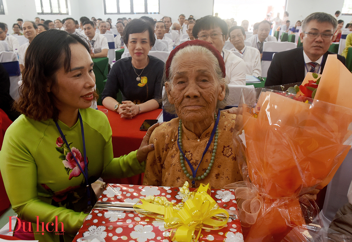 ve giang khat vong phat trien du lich gan voi lang nghe truyen thong - 11