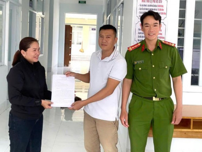  - Nhờ công an hỗ trợ trả lại 100 triệu đồng cho người chuyển nhầm