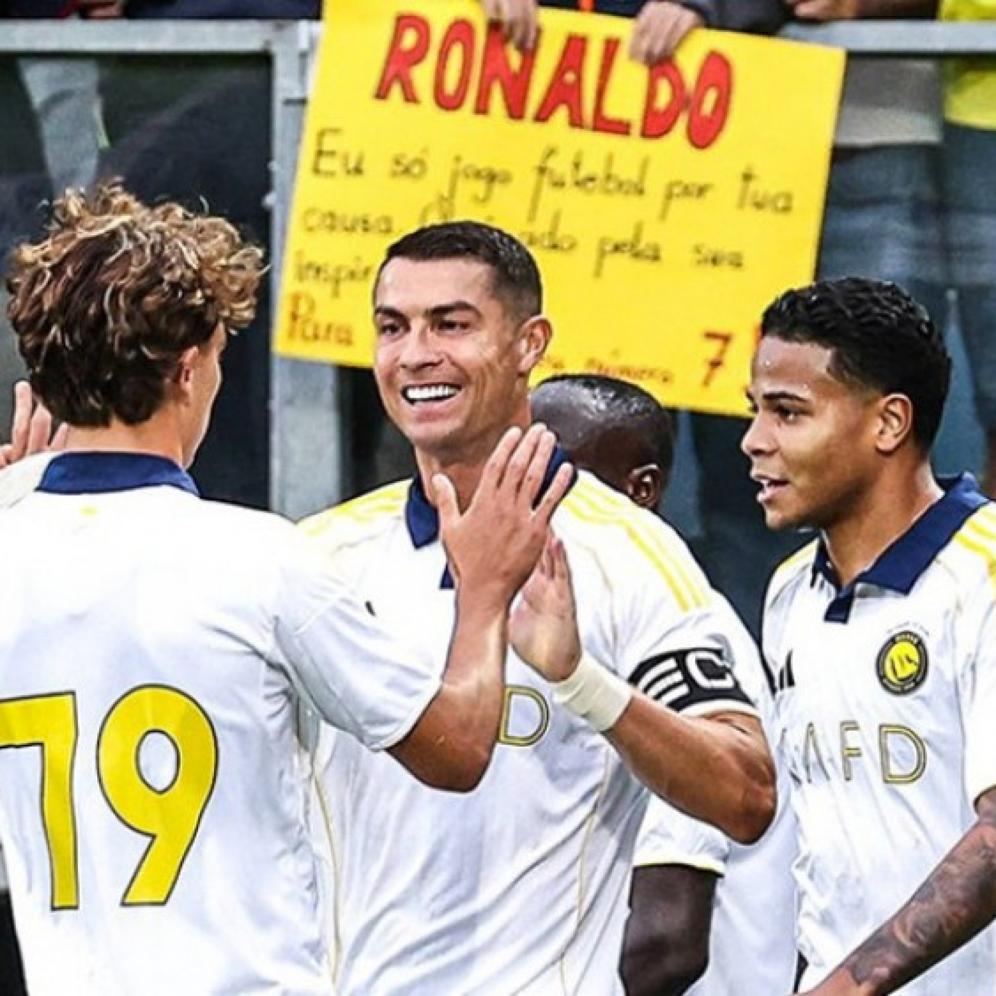  - Ronaldo tranh ghi bàn với Felix, tuyên bố "khát khao không bao giờ biến mất"