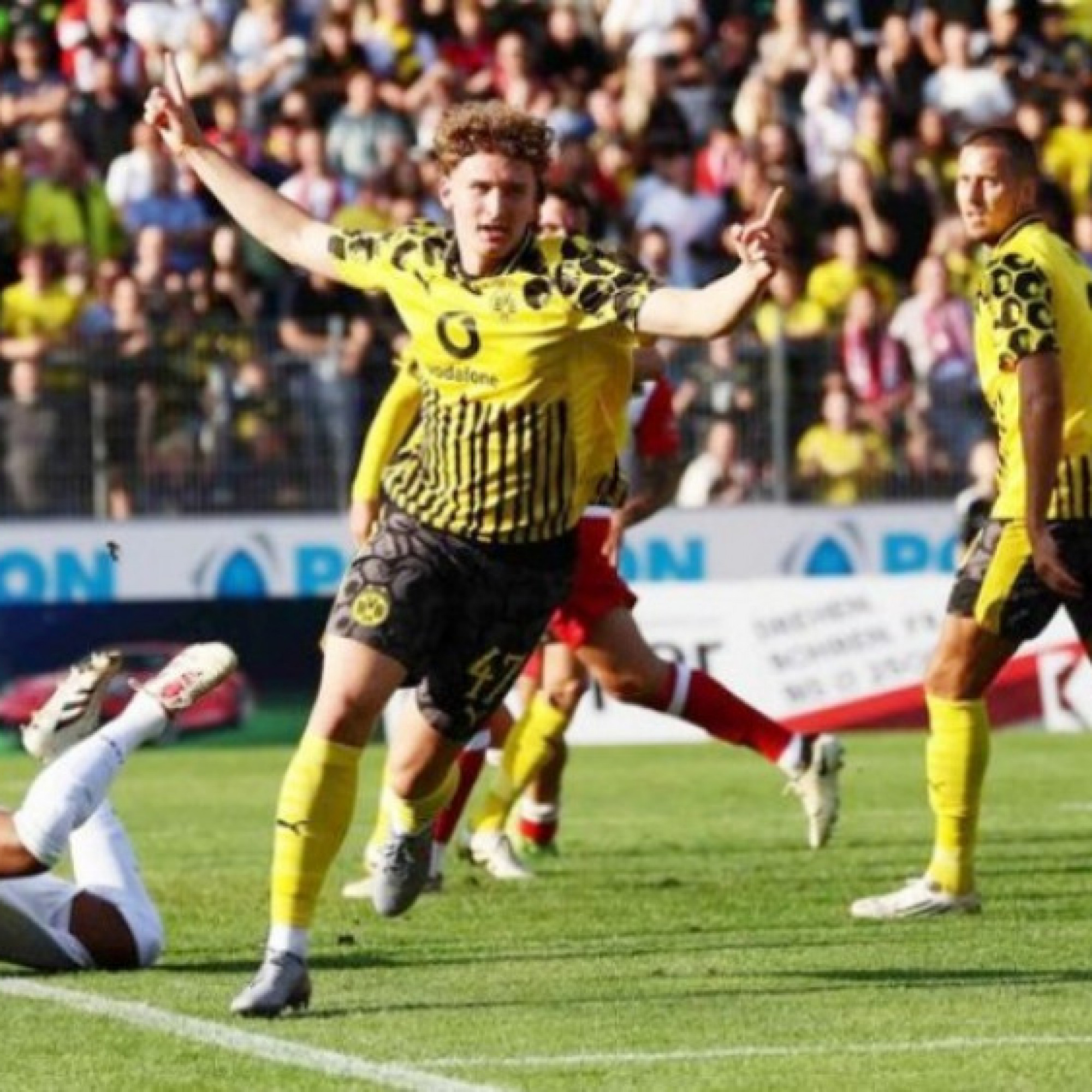  - Video bóng đá Siegen - Dortmund: Ngỡ ngàng màn hủy diệt (Giao hữu)