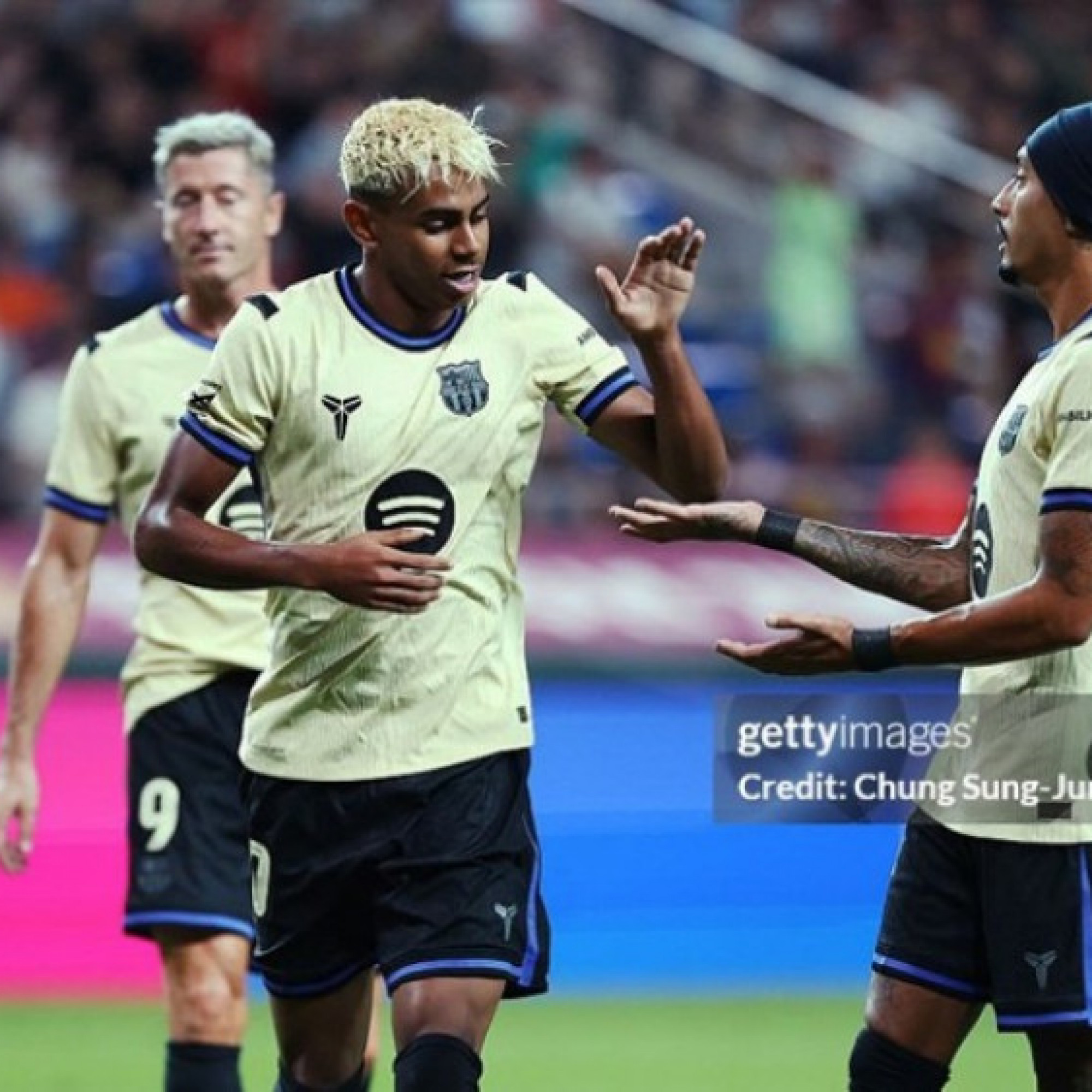  - Ngất ngây Yamal ghi cú đúp trận Barcelona - FC Seoul, đập tan mọi chỉ trích