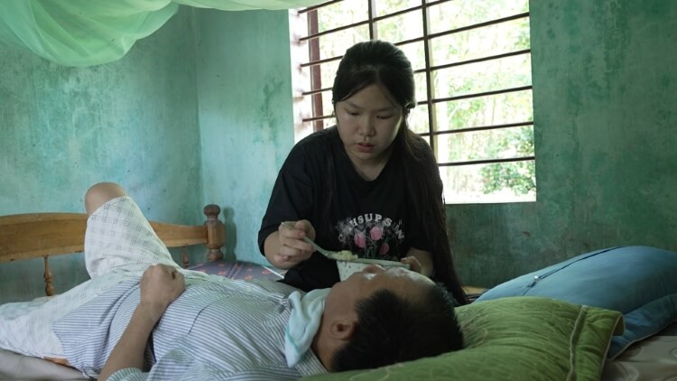 Huỳnh Lập bật khóc, Tiến Linh lặng người trước ước mơ giản dị của những em nhỏ trong “Mái ấm gia đình Việt” - 2