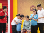  - Huỳnh Lập bật khóc, Tiến Linh lặng người trước ước mơ giản dị của những em nhỏ trong “Mái ấm gia đình Việt”