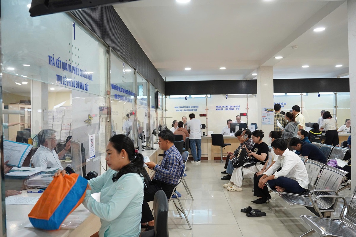TP.HCM sau một tháng vận hành mô hình chính quyền 2 cấp: Quyết liệt, bài bản, vì dân phục vụ - 1