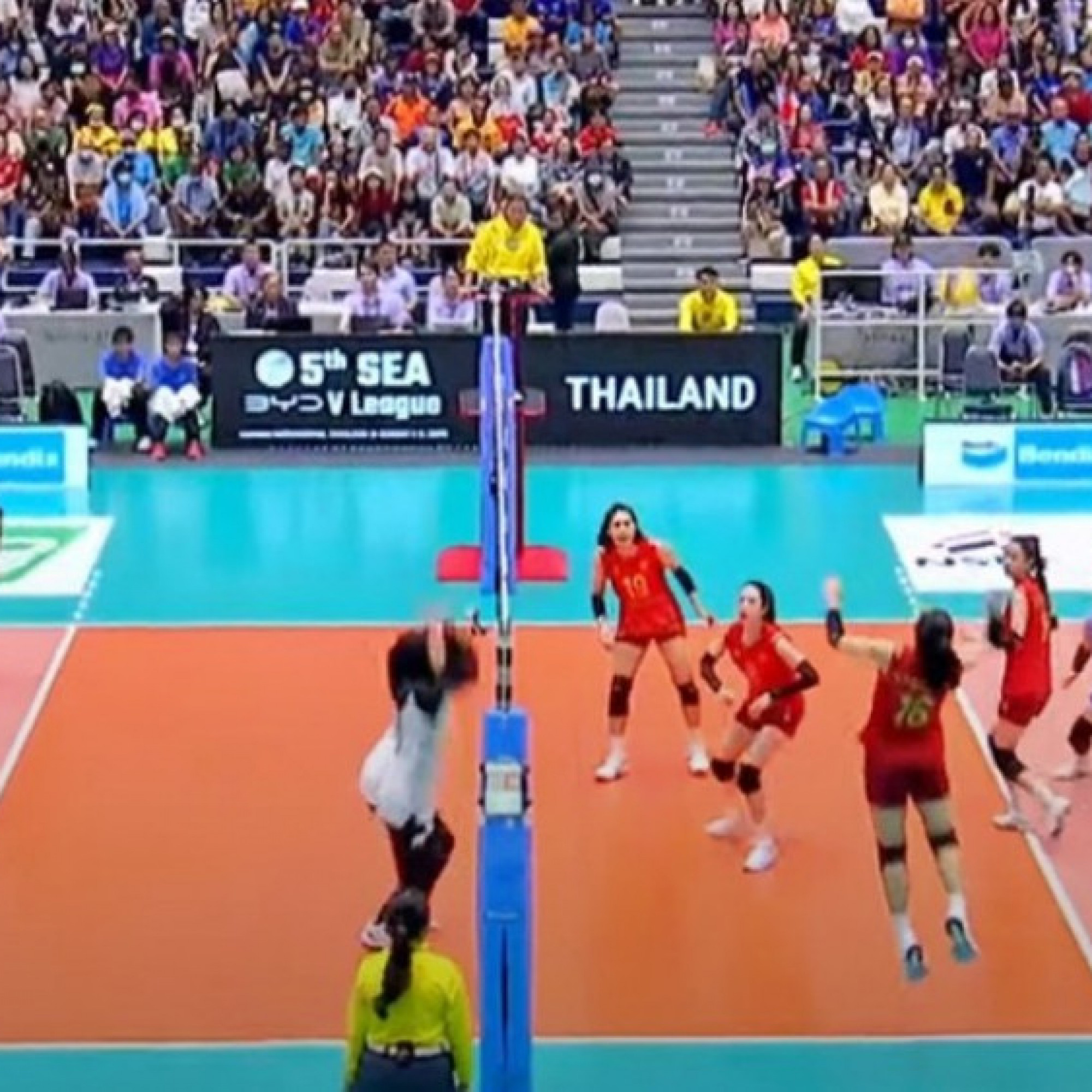  - Kết quả bóng chuyền nữ Việt Nam - Indonesia: 2 set áp đảo toàn diện (SEA V.League)