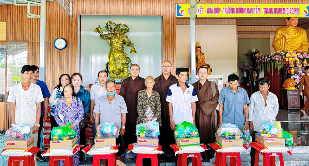 Cà Mau tổ chức họp mặt kỷ niệm 70 năm ngày truyền thống ngành quản lý Nhà nước về tôn giáo - 1