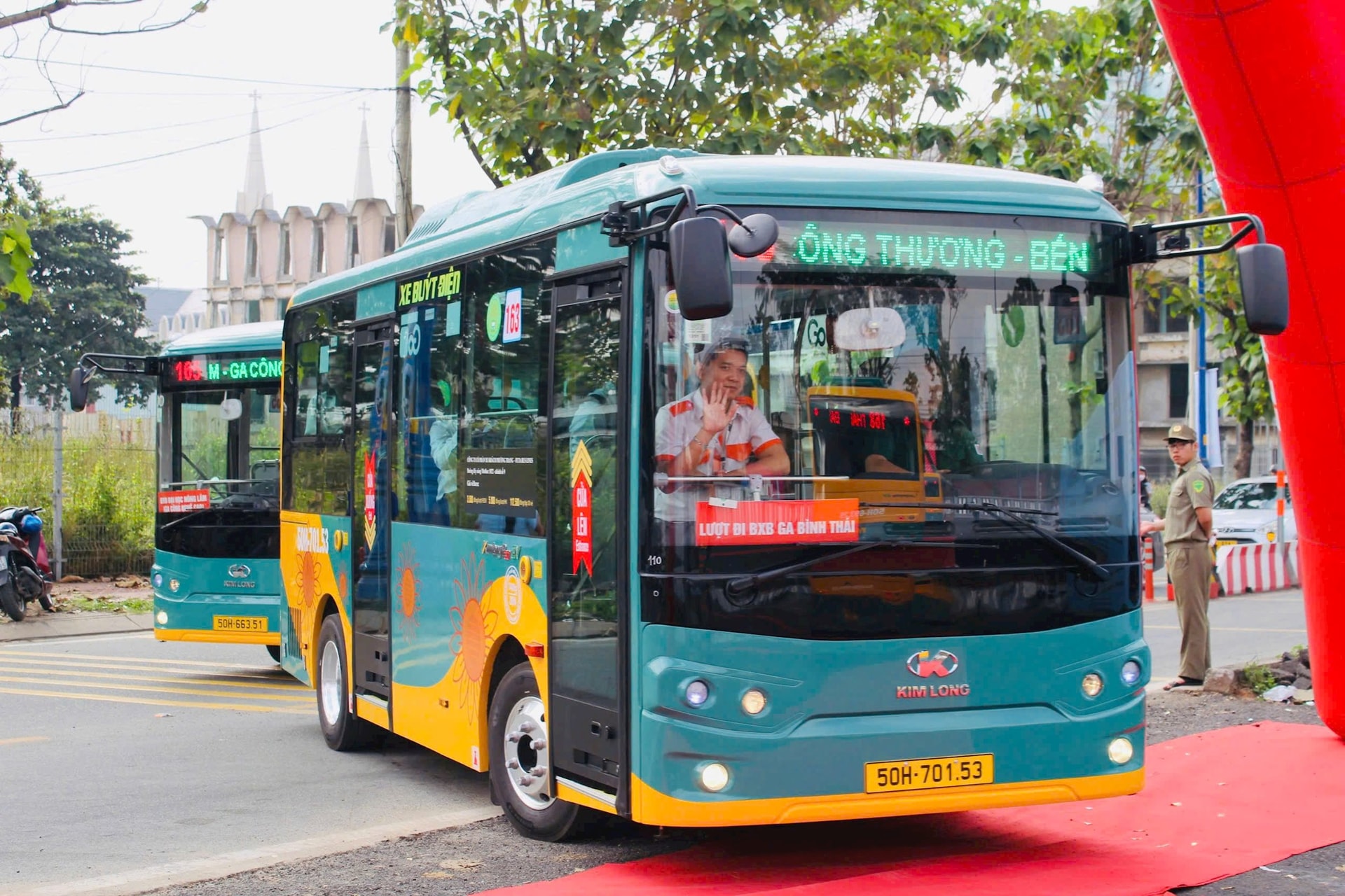 TP.HCM tăng tốc "xanh hóa" giao thông công cộng với 443 xe buýt điện mới - 1
