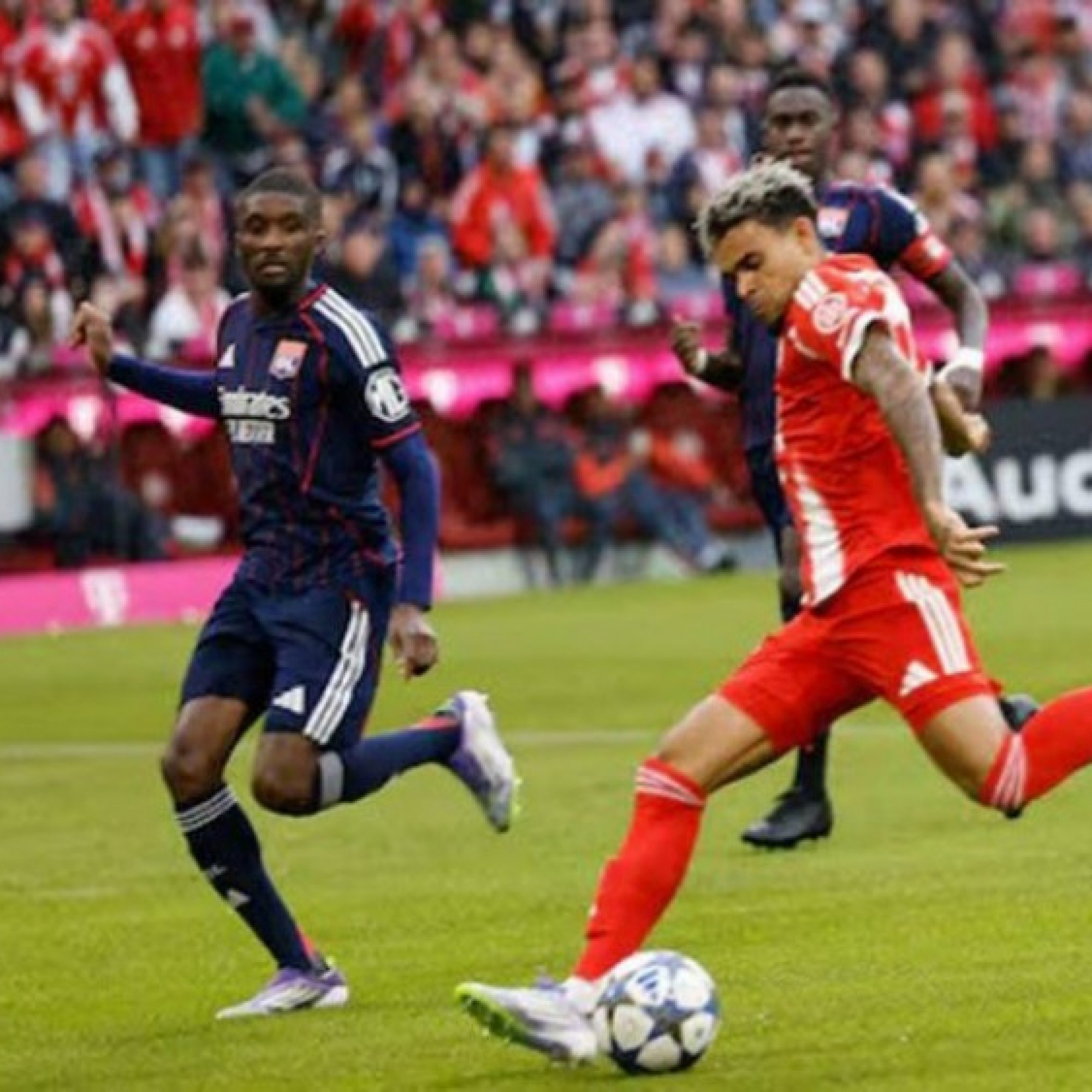  - Video bóng đá Bayern Munich - Lyon: Luis Diaz tạo dấu ấn ngày ra mắt (Giao hữu)